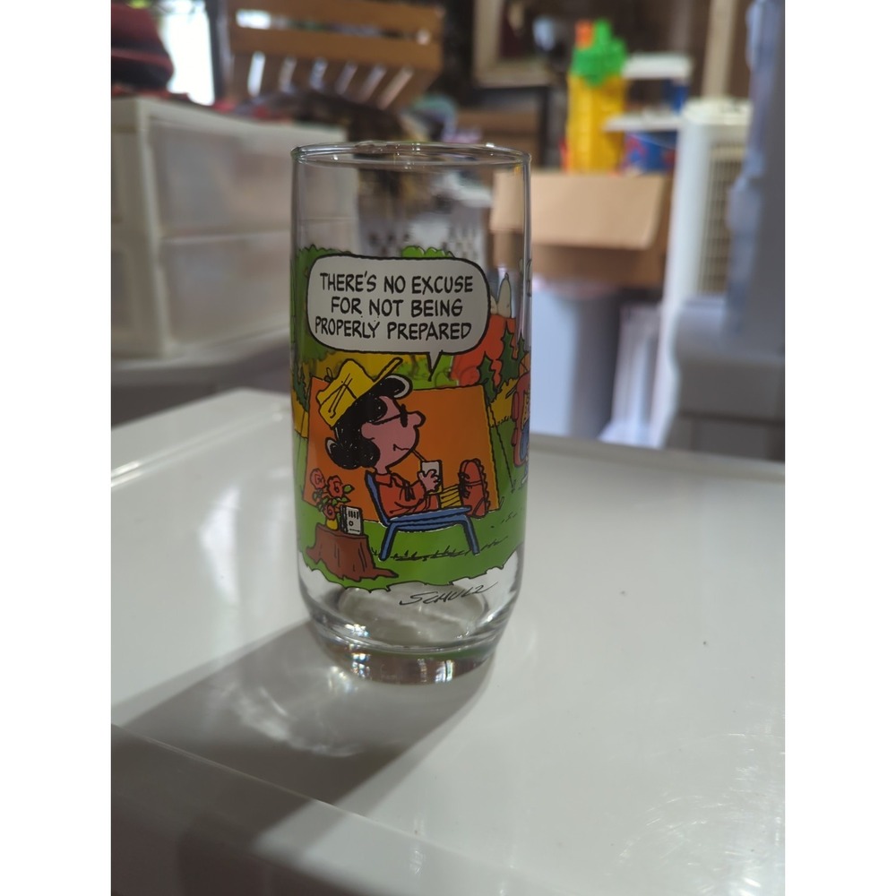 VINTAGE 1983 MCDONALD'S SNOOPY / PEANUTS GLASS -